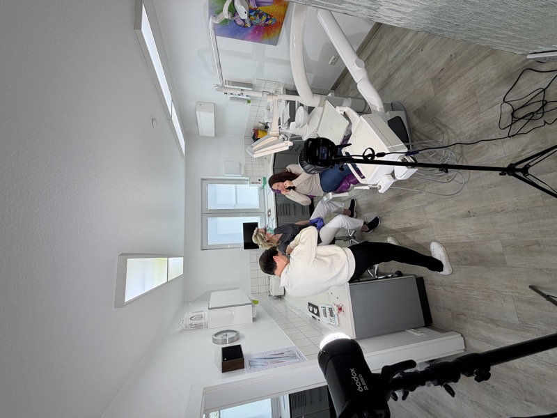 Branding-Drehs Setting in der Zahnarztpraxis